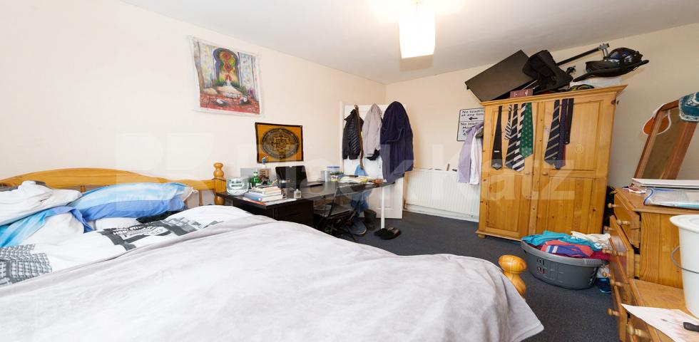 			NEW INSTRUCTION, 4 Bedroom, 1 bath, 1 reception Maisonette			 Shepherds Bush Road, Shepherds Bush/Hammersmith